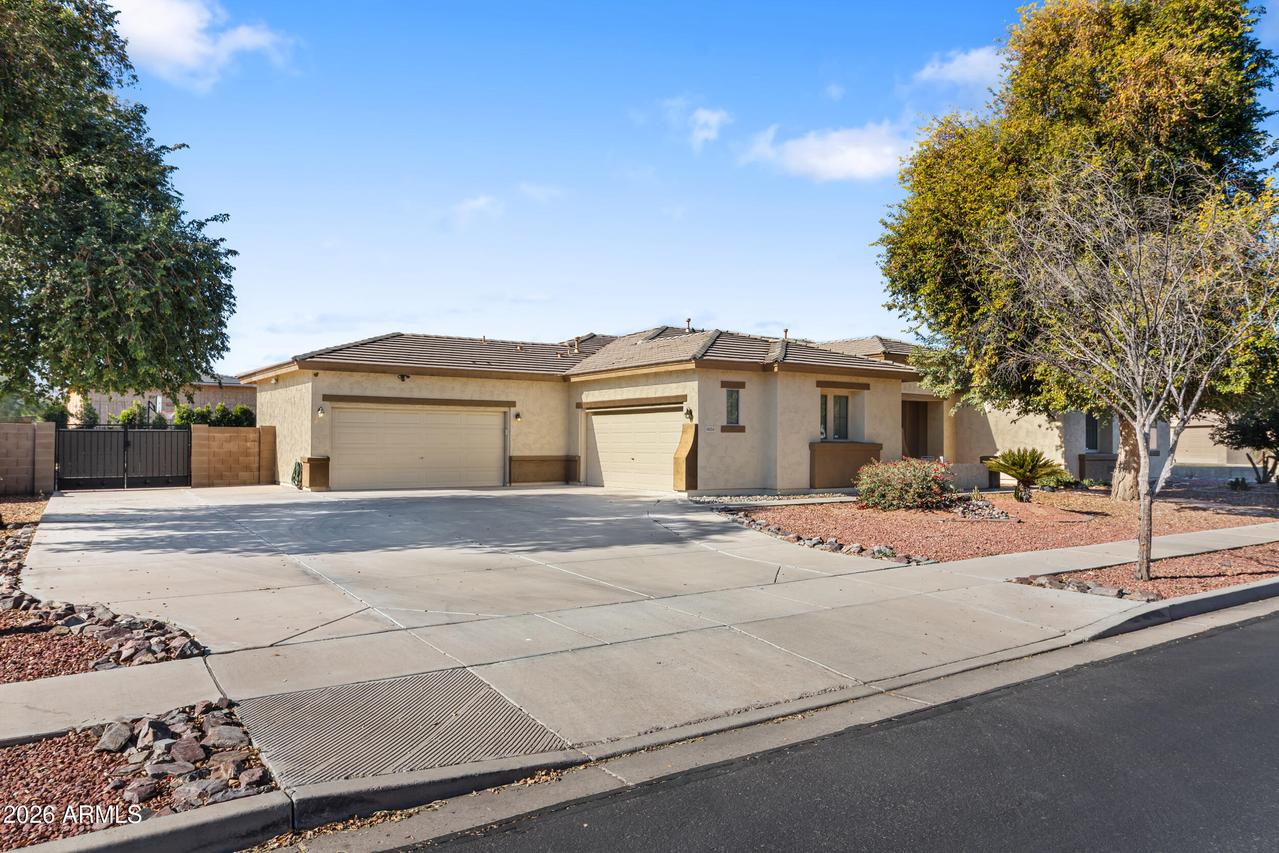 5634 N 82nd Ave., Glendale, AZ 85303