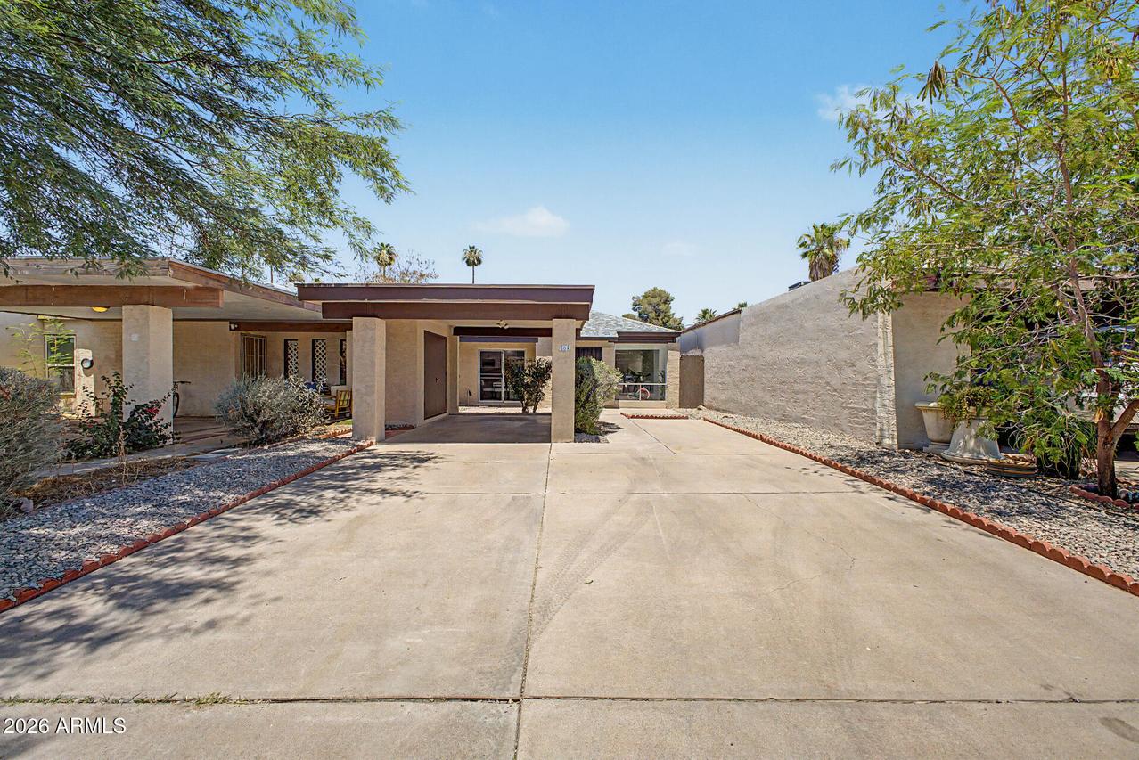 564 E Royal Palms Dr., Mesa, AZ 85203