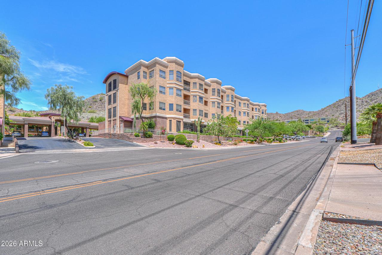9820 N Central Ave. #212, Phoenix, AZ 85020