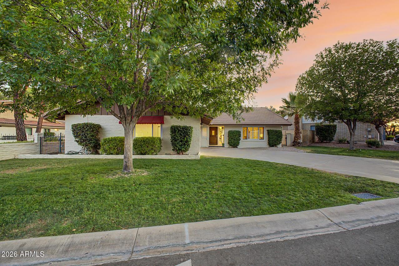 1221 E Steamboat Bend Dr., Tempe, AZ 85283