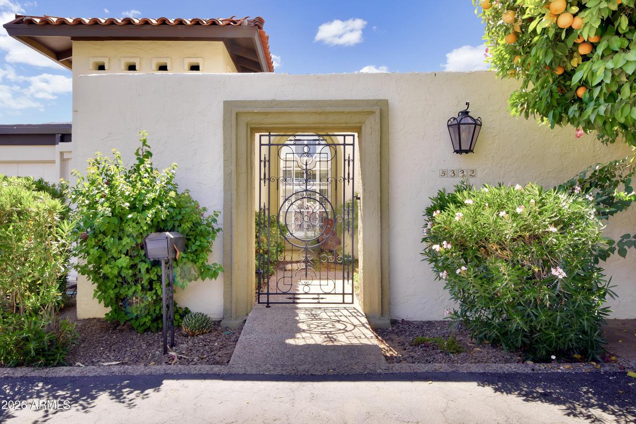 5332 N Questa Tierra Dr., Phoenix, AZ 85012