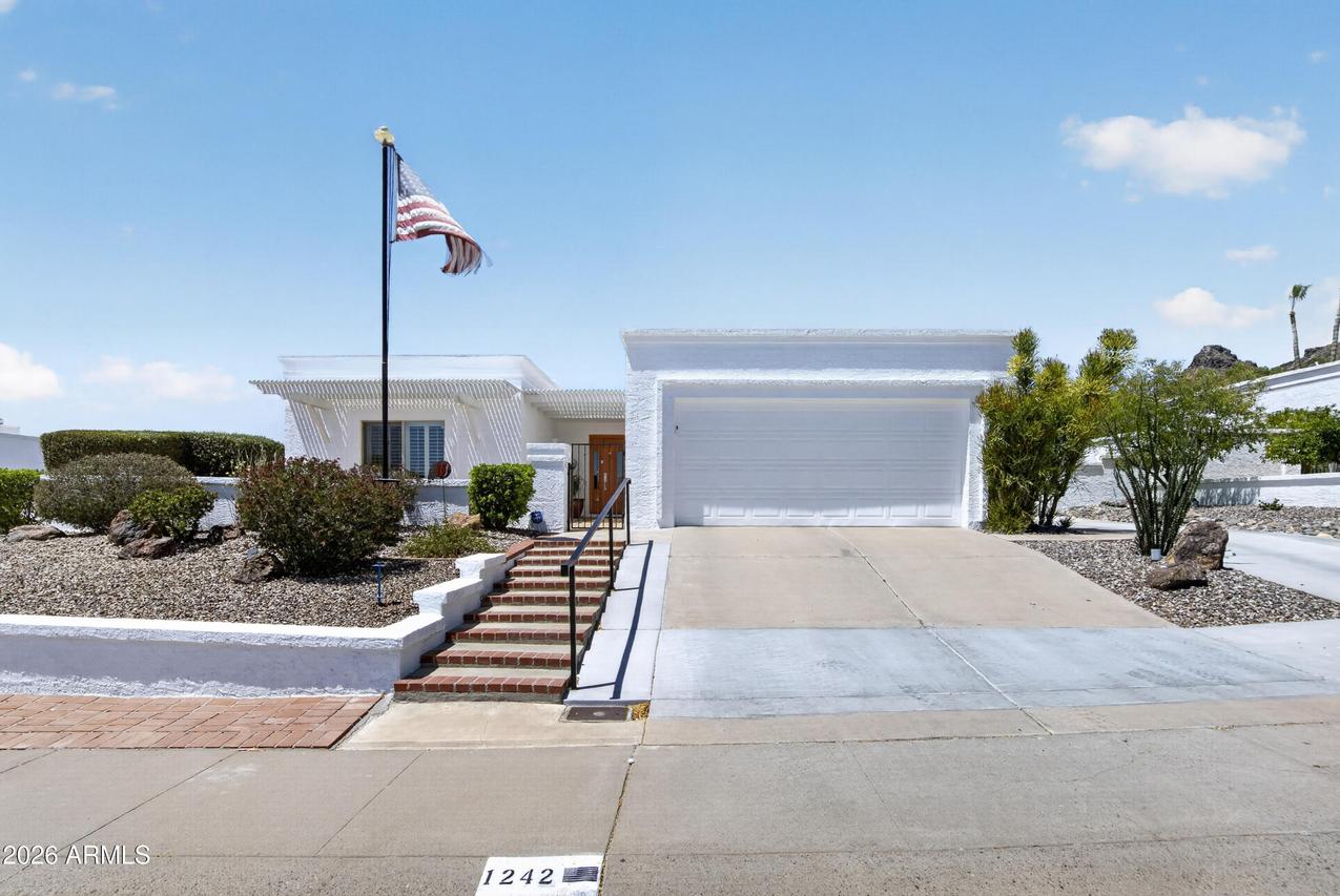1242 E Acoma Dr., Phoenix, AZ 85022
