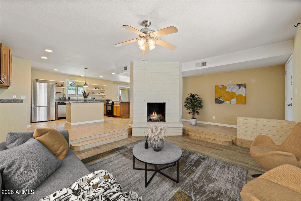 1225 W Pebble Beach Dr., Tempe, AZ 85282