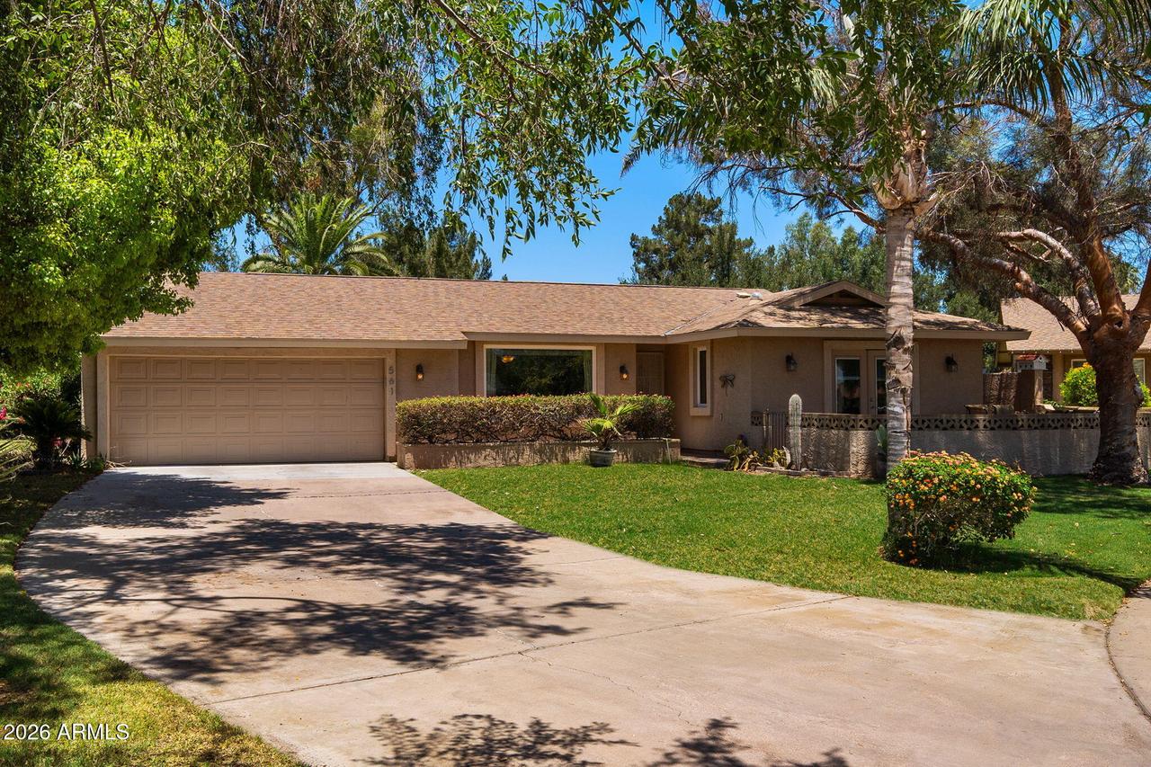 561 Leisure World, Mesa, AZ 85206