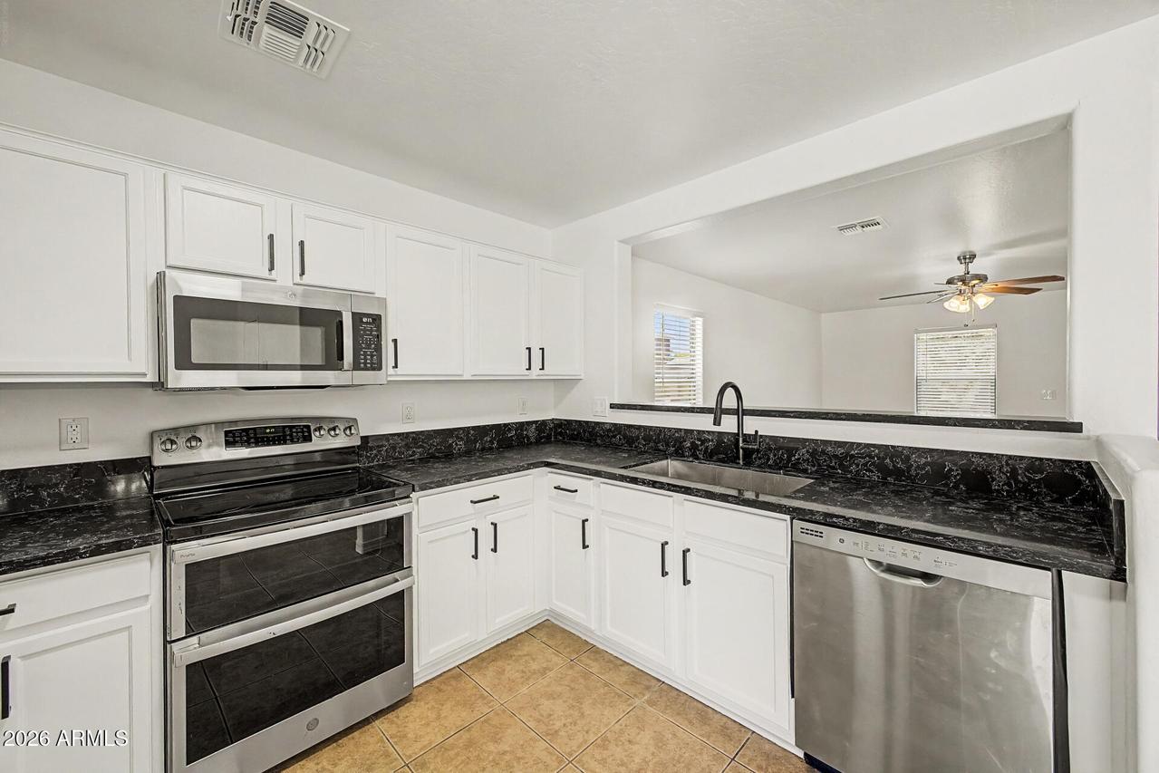 2527 E Meadow Creek Way, San Tan Valley, AZ 85140
