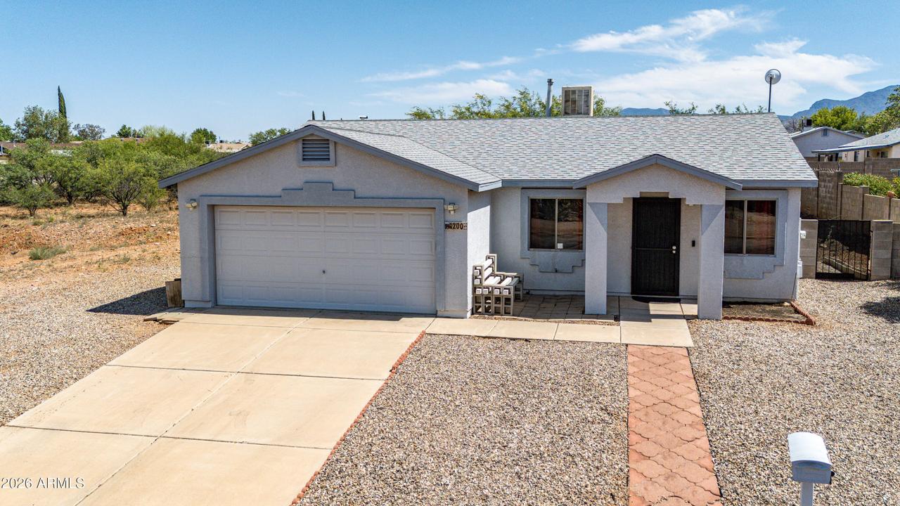 200 Seminole Pl., Huachuca City, AZ 85616