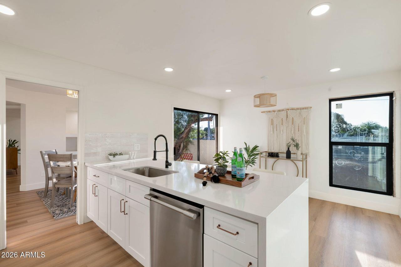 703 E Corte Oro, Phoenix, AZ 85020