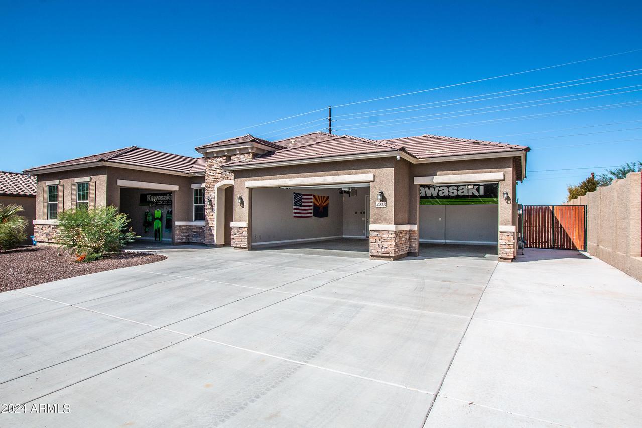 43856 N Hudson Tr., New River, AZ 85087