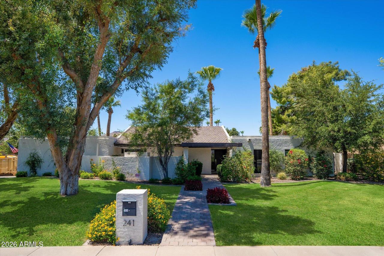 241 E Forest Hills Dr., Phoenix, AZ 85022