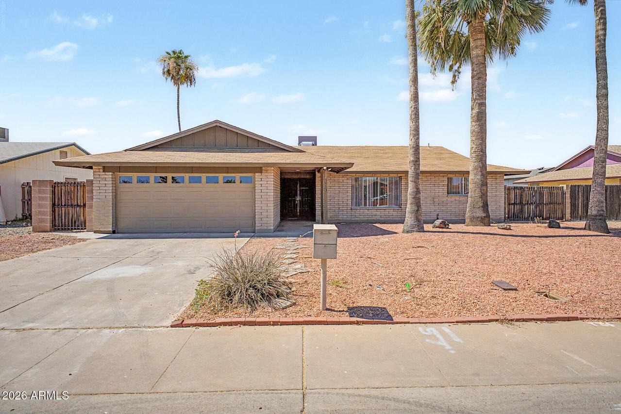 5513 W Tierra Buena Ln., Glendale, AZ 85306