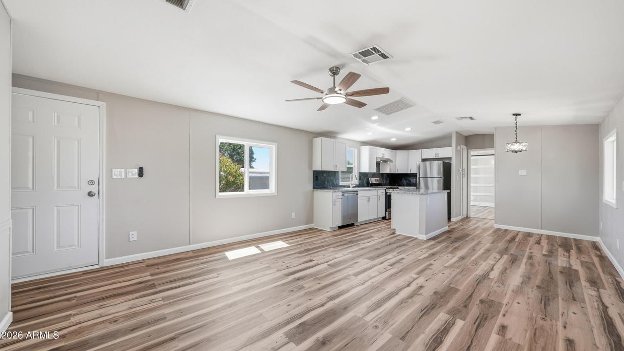 88 E Camino De Pampas, Huachuca City, AZ 85616