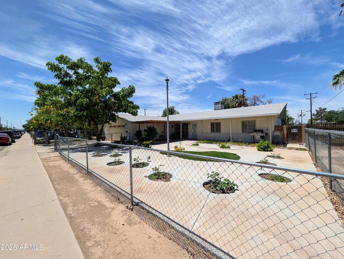 7364 N 39th Ave., Phoenix, AZ 85051