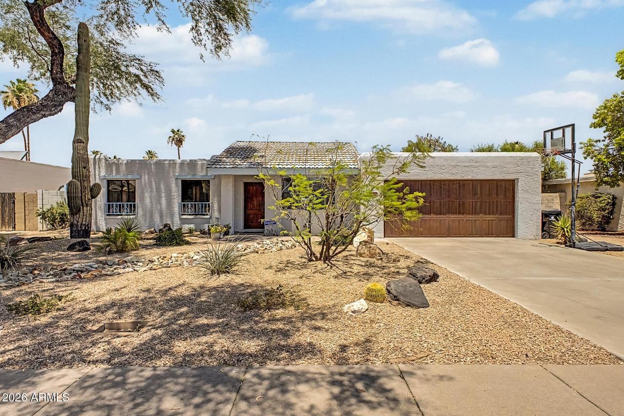 2818 E Paradise Dr., Phoenix, AZ 85028