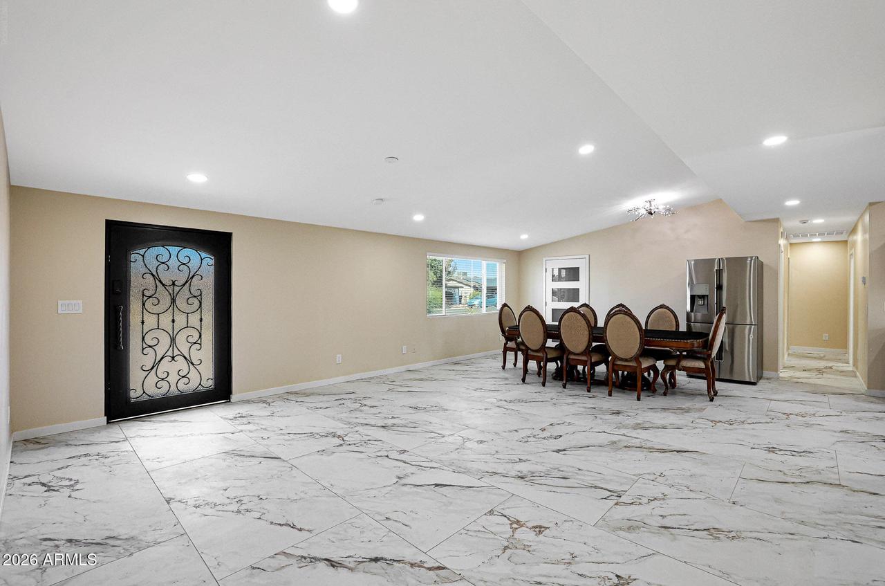 725 E Encanto Dr., Tempe, AZ 85281
