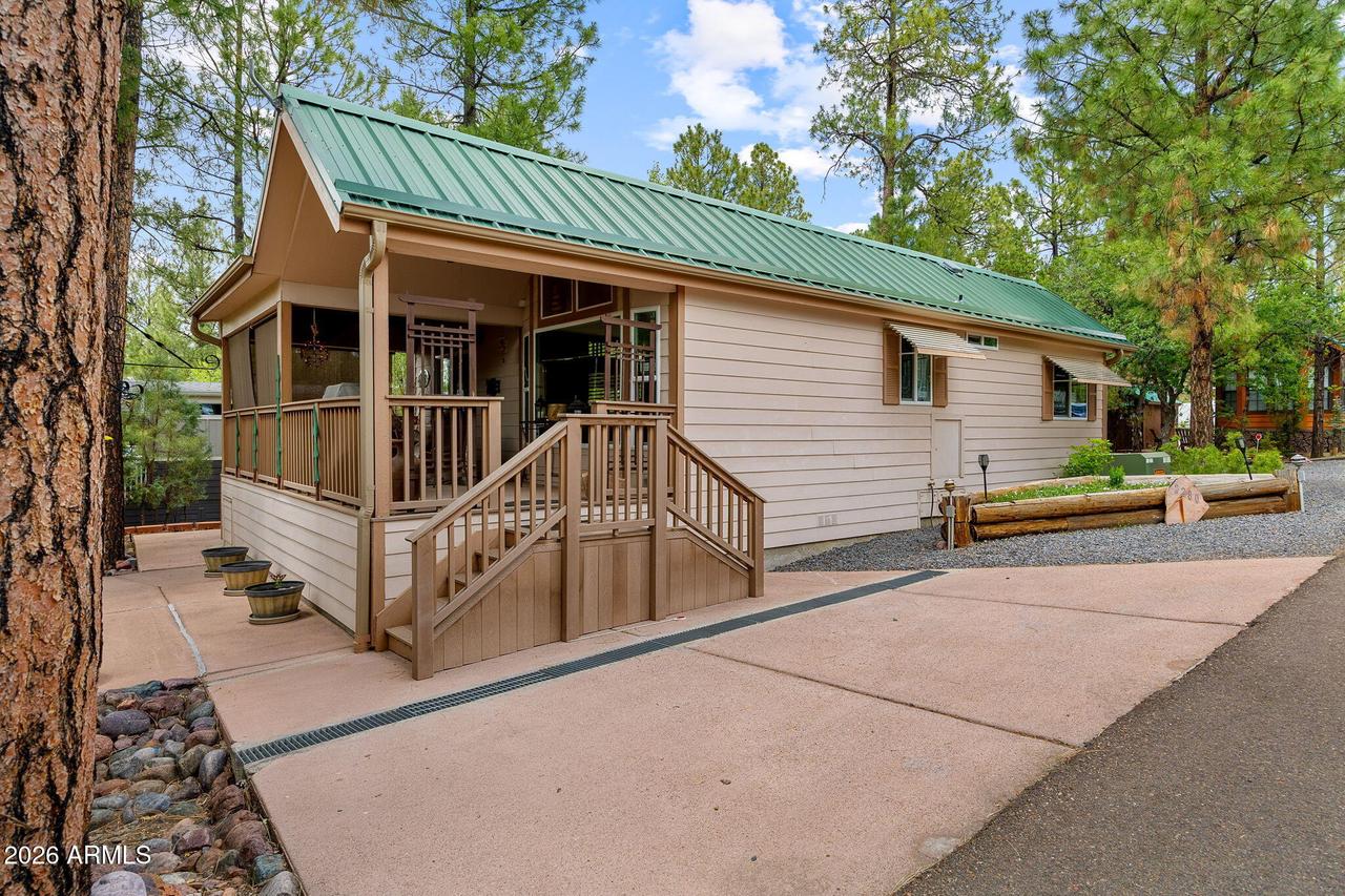 2280 E Saddlebag Ln., Show Low, AZ 85901