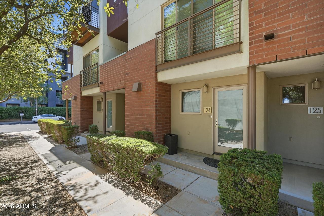 525 W Lakeside Dr. #124, Tempe, AZ 85281
