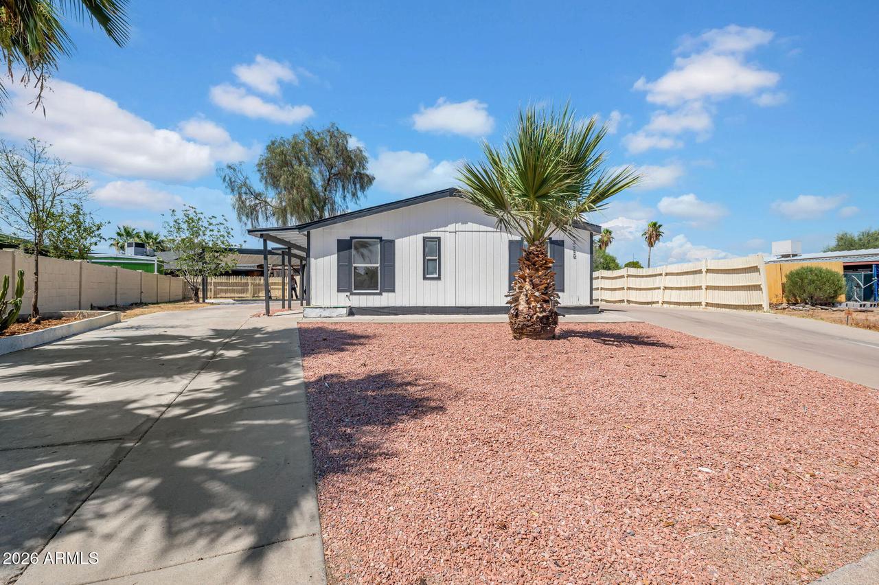 322 E Wagoner Rd., Phoenix, AZ 85022