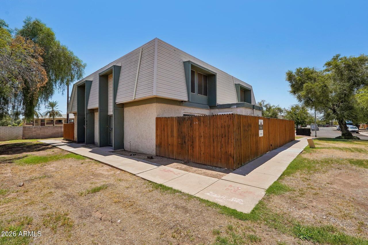 5919 W Golden Ln., Glendale, AZ 85302