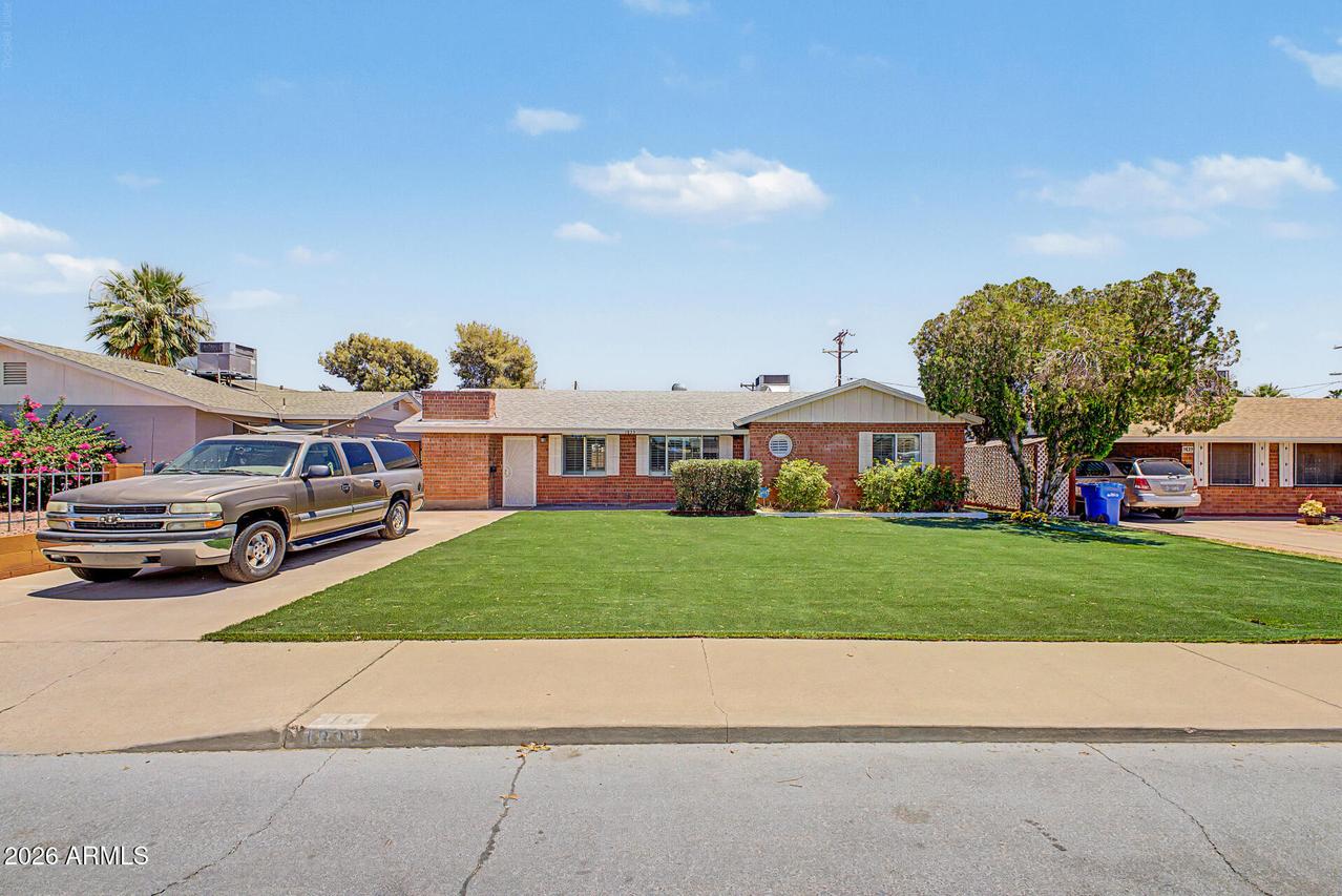 1833 N 35 St., Phoenix, AZ 85008