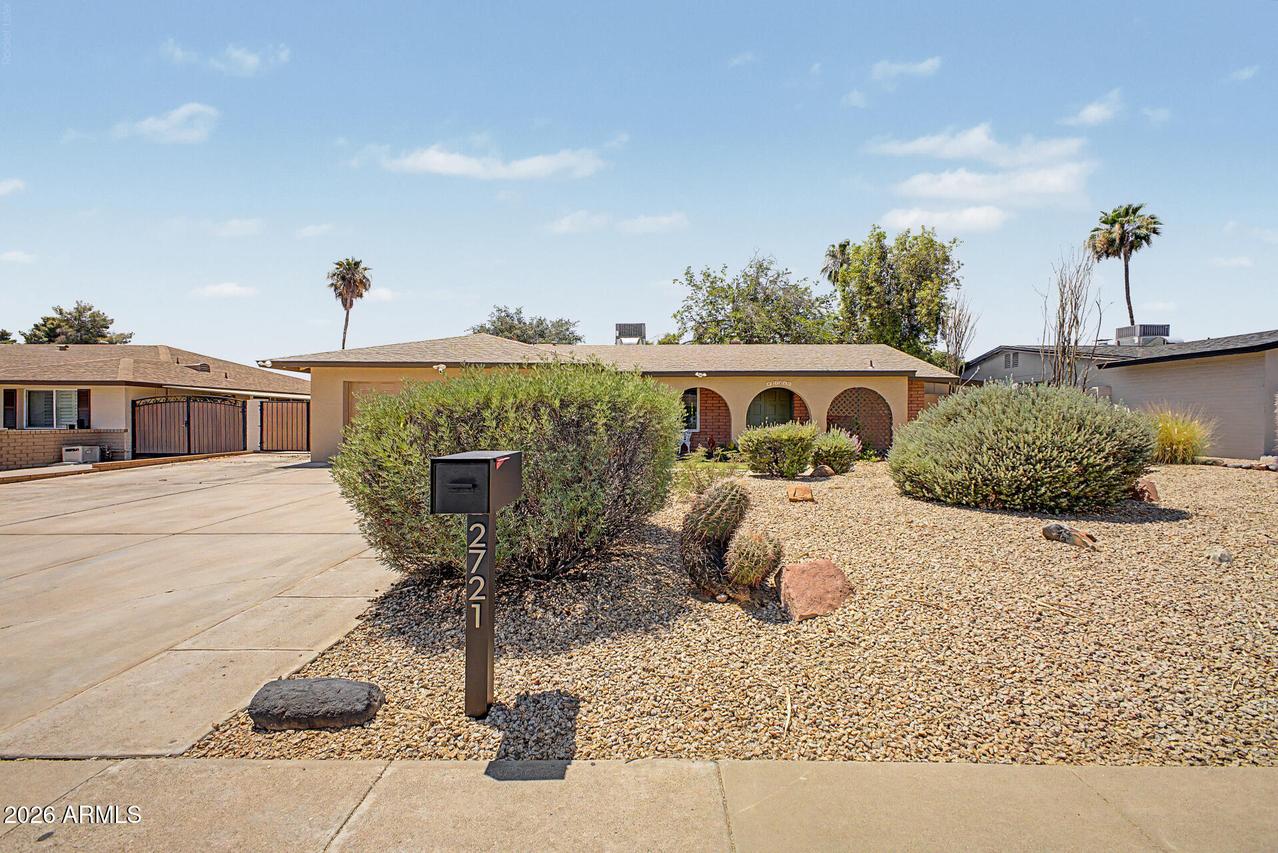 2721 E Cannon Dr., Phoenix, AZ 85028