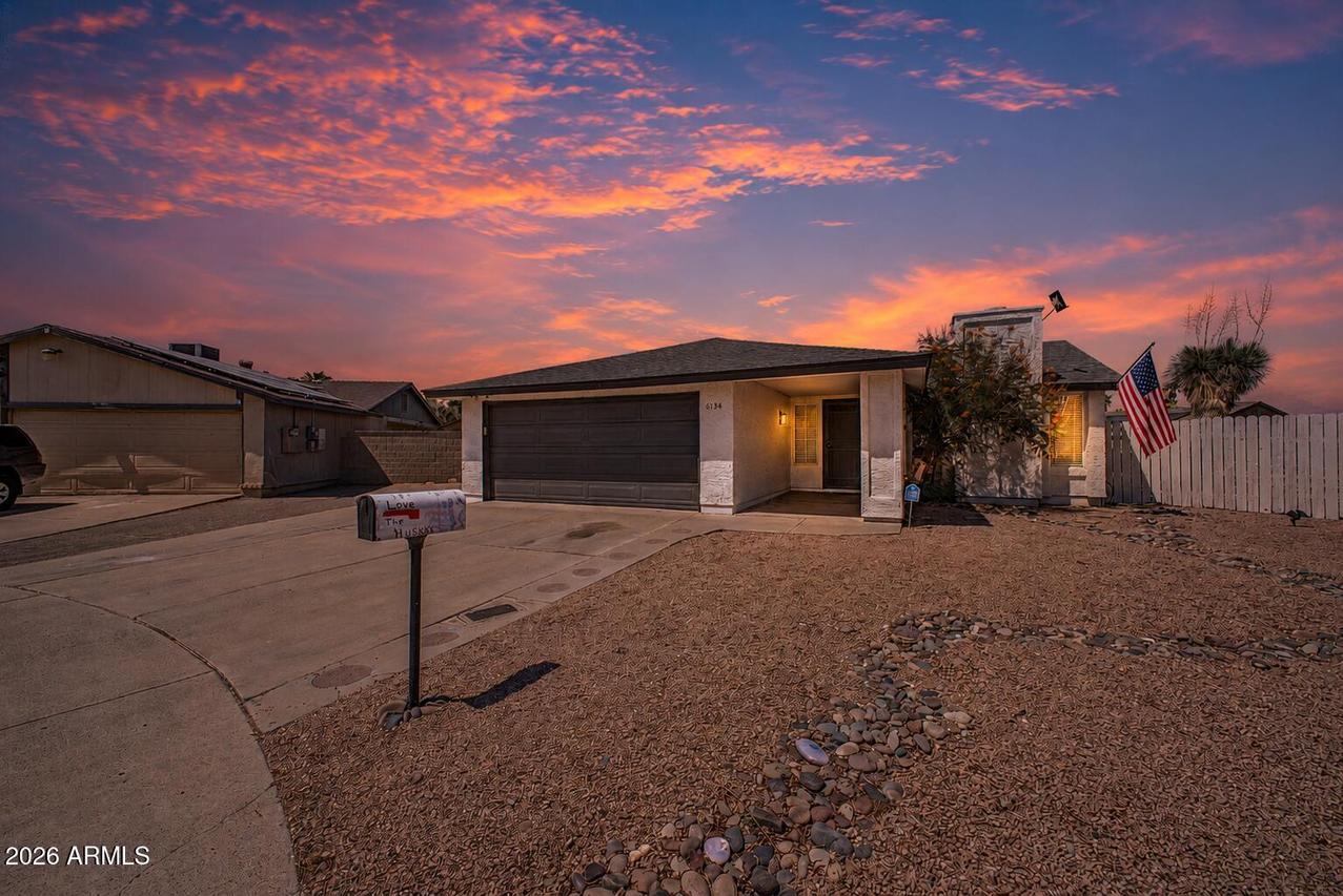6134 W Zoe Ella Way, Glendale, AZ 85306