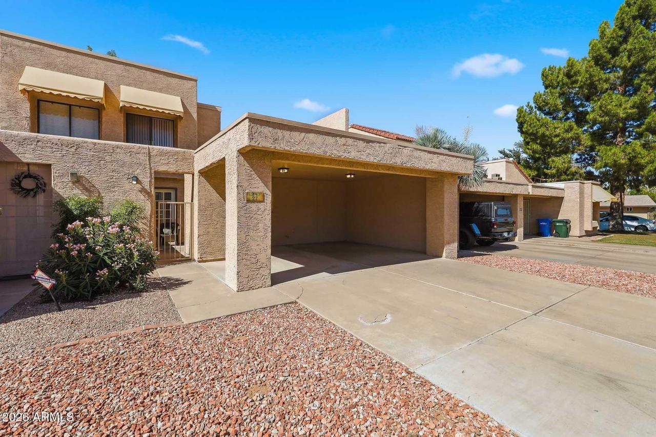 27 E Betty Elyse Ln., Phoenix, AZ 85022