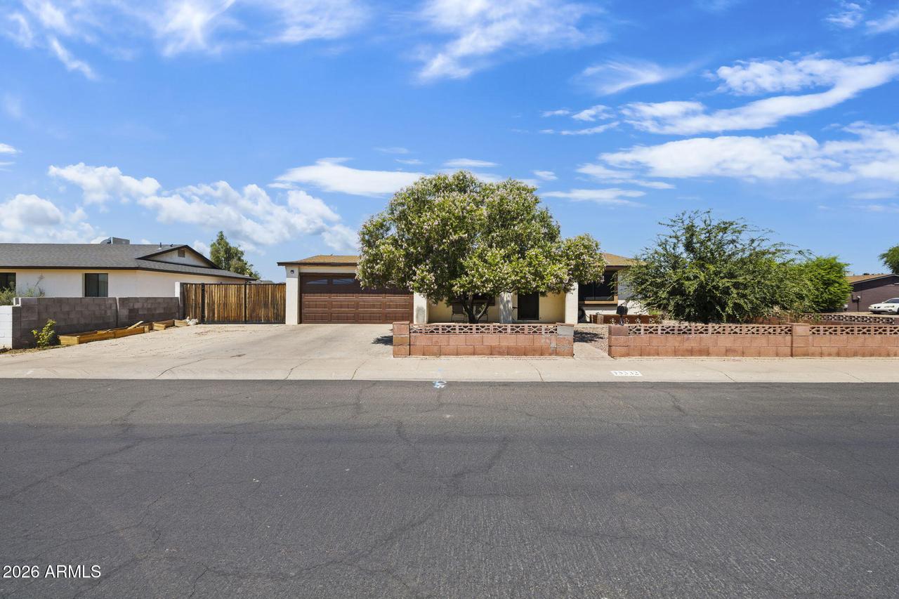 5532 N 68th Ave., Glendale, AZ 85303