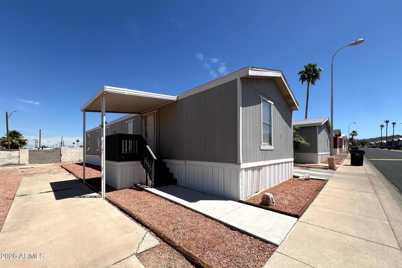1002 W Kachina Tr., Phoenix, AZ 85041