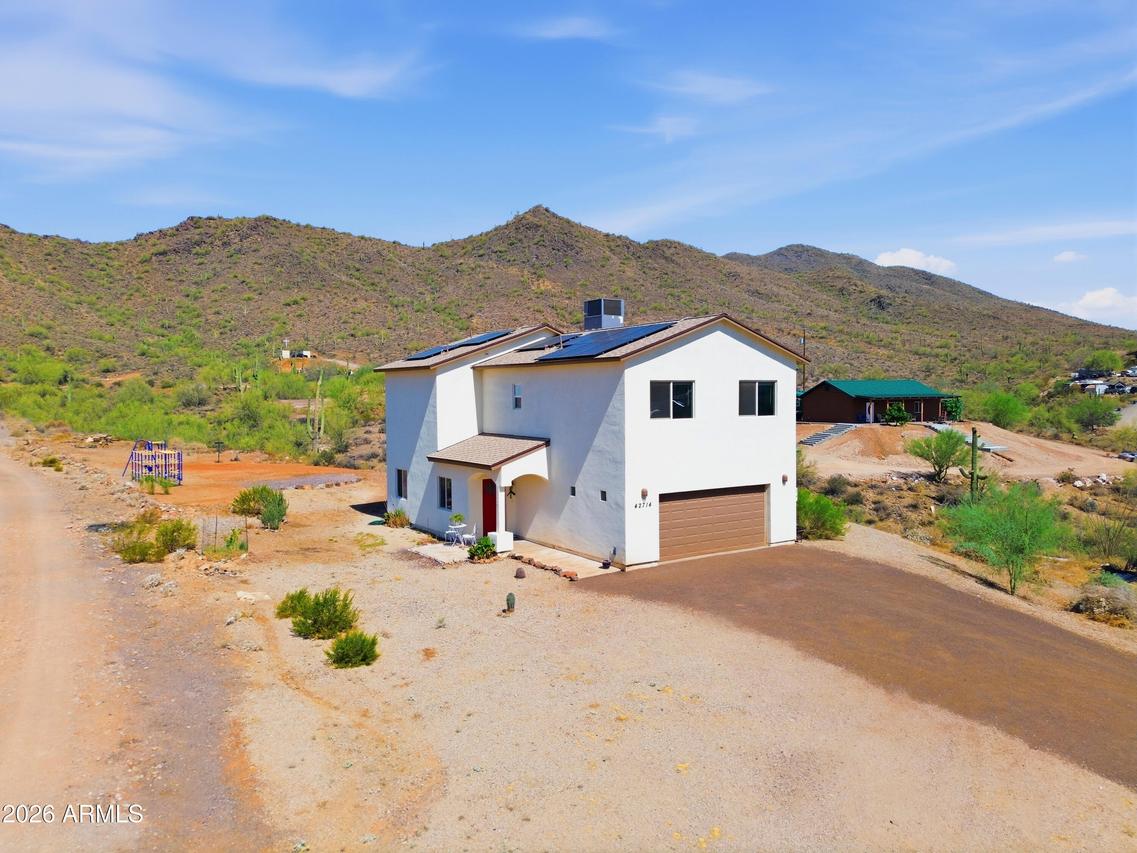 42714 N 11th Ave., New River, AZ 85087