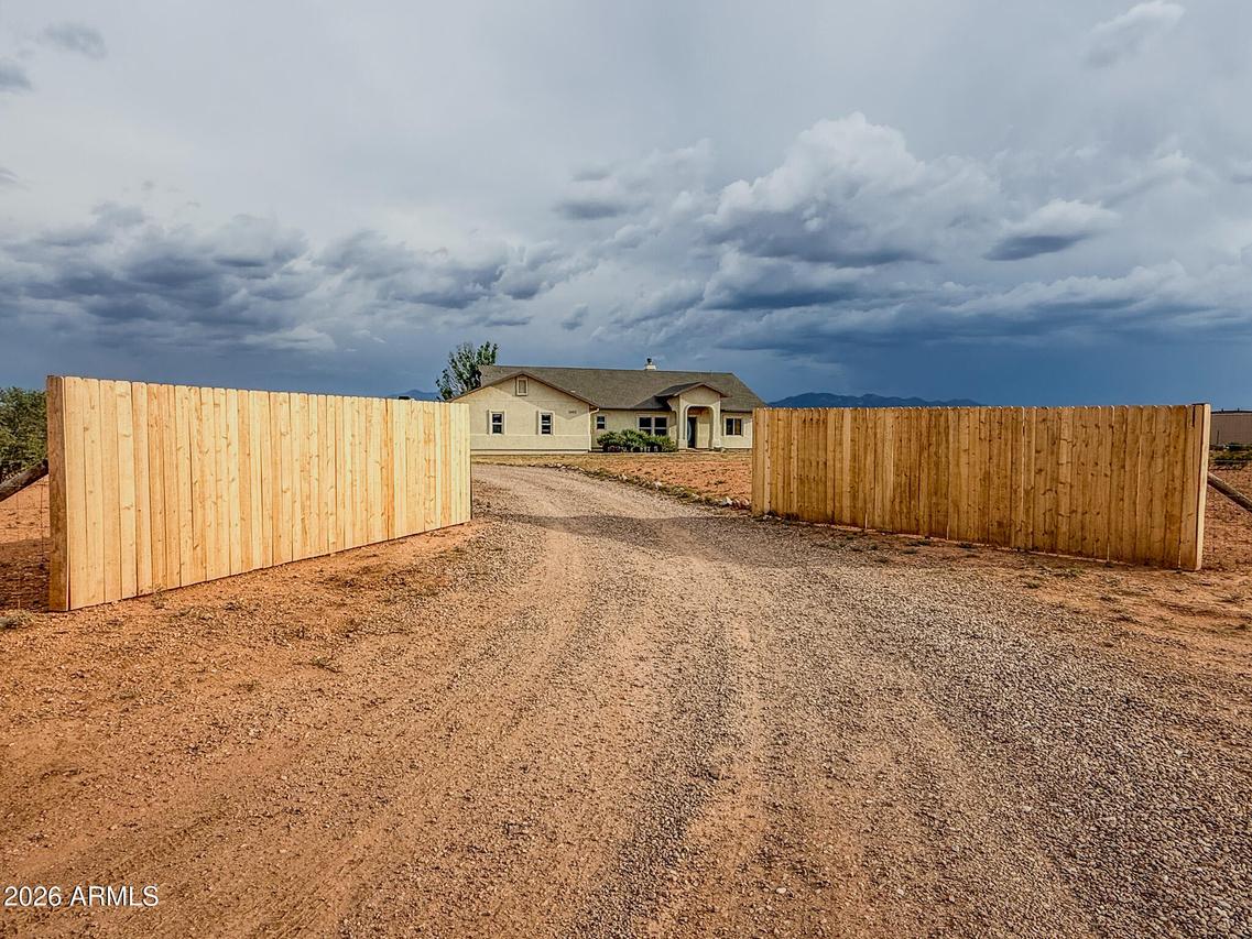 1002 E Lena Way, Huachuca City, AZ 85616