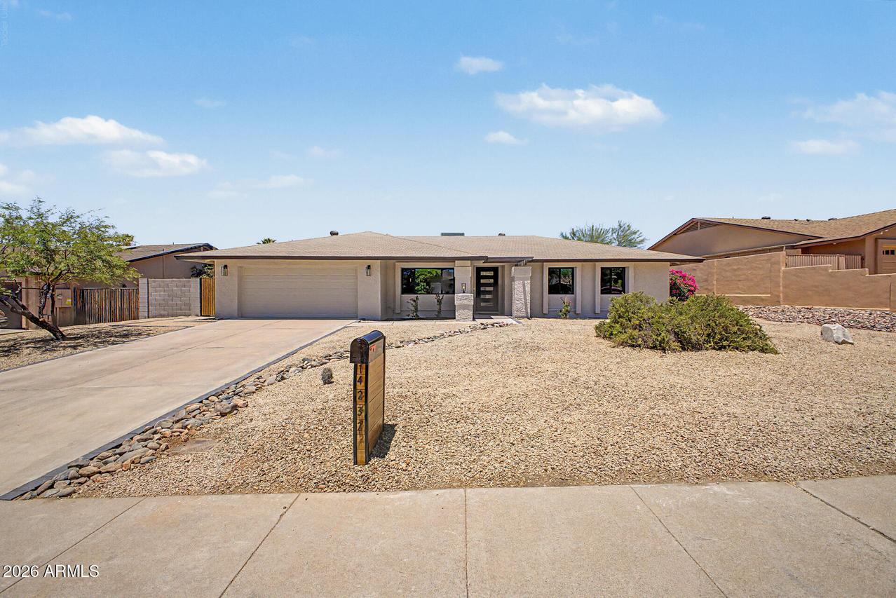 14232 N 11th St., Phoenix, AZ 85022
