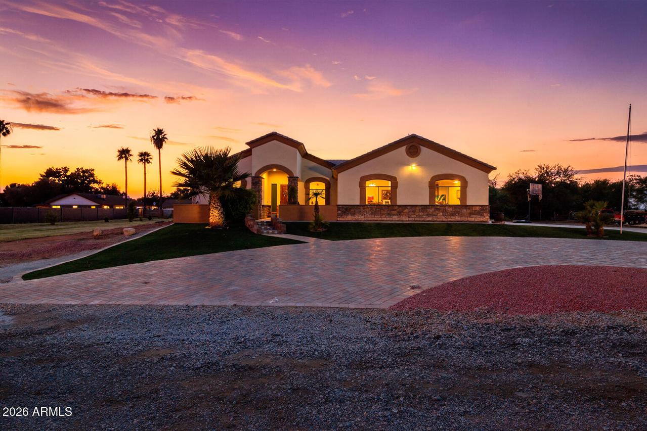 5618 S 100th Ave., Tolleson, AZ 85353