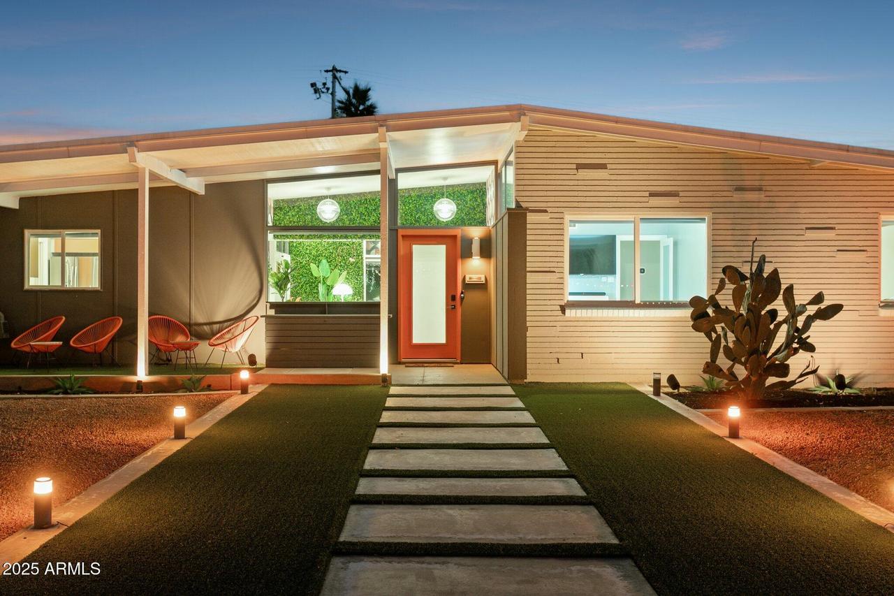 2055 W Windsor Ave., Phoenix, AZ 85009