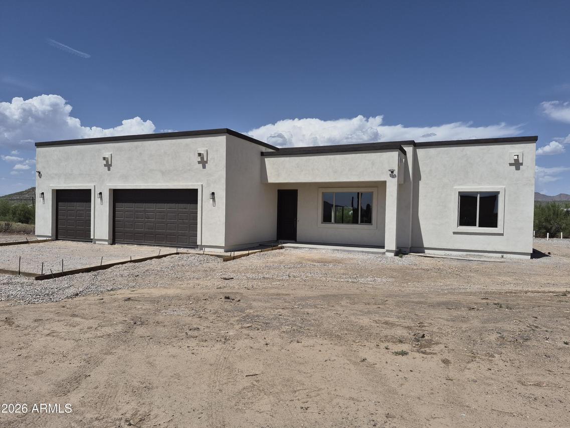 48111 N 7th Ave., New River, AZ 85087