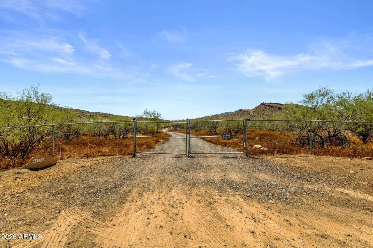 43228 N 14th St., New River, AZ 85087