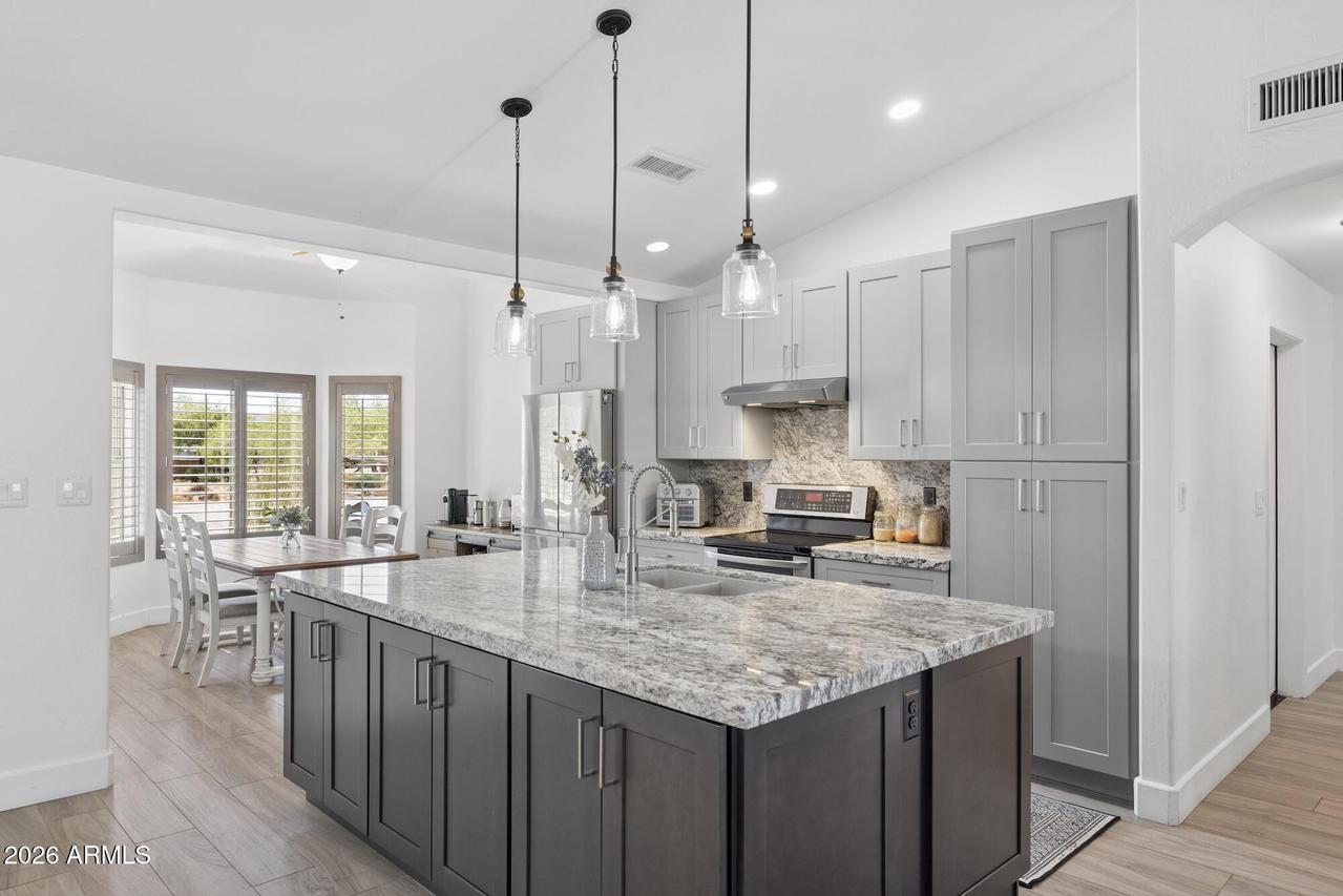 907 N Mountain Rd., Mesa, AZ 85207