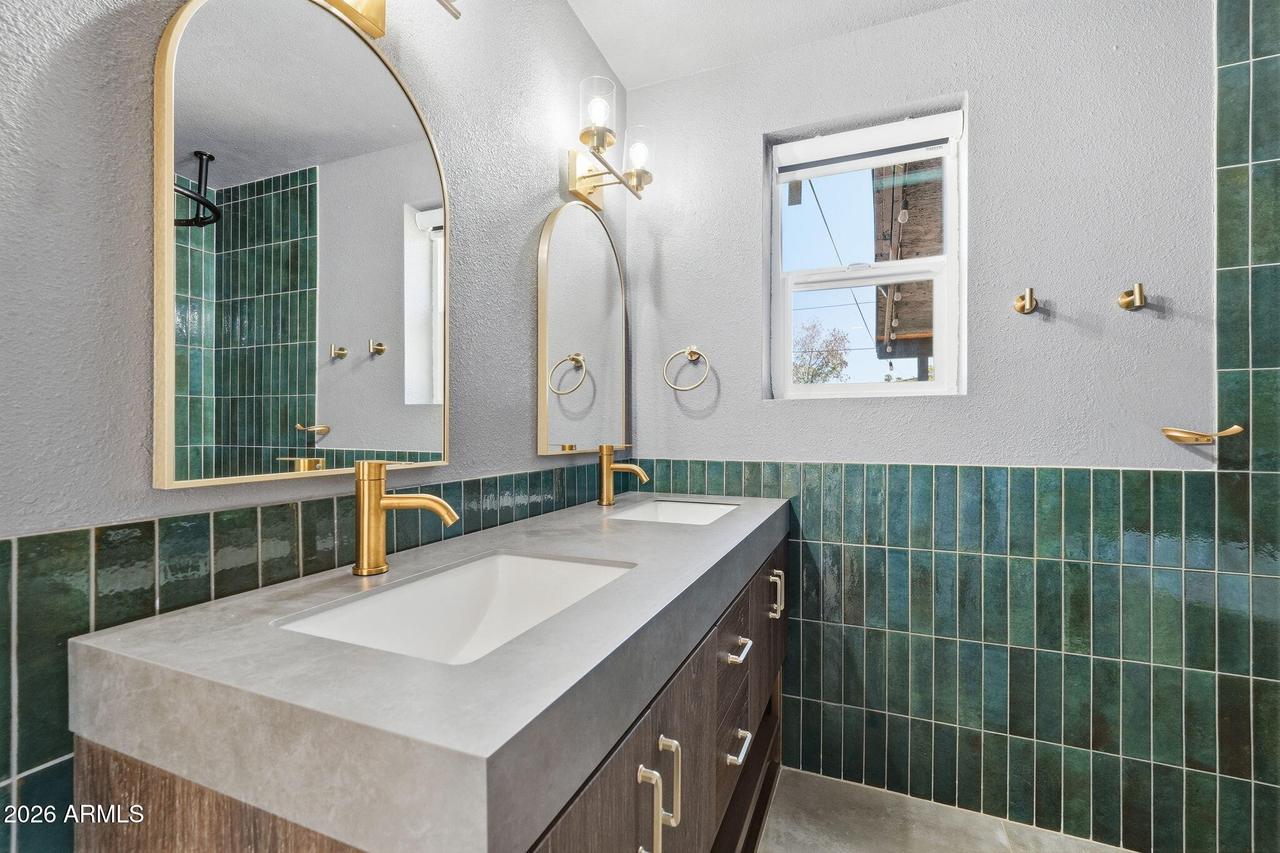 2230 W Cambridge Ave., Phoenix, AZ 85009