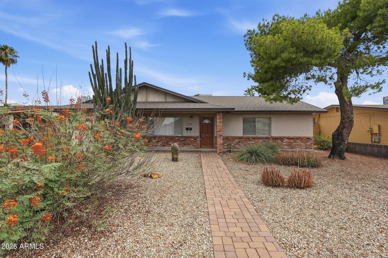 2302 E Waltann Ln., Phoenix, AZ 85022