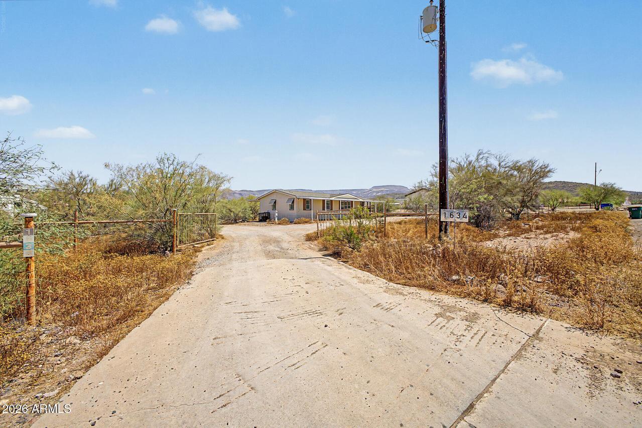 1628 E Circle Mountain Rd., New River, AZ 85087