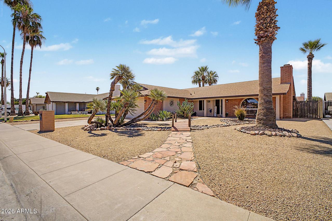 4555 W Echo Ln., Glendale, AZ 85302