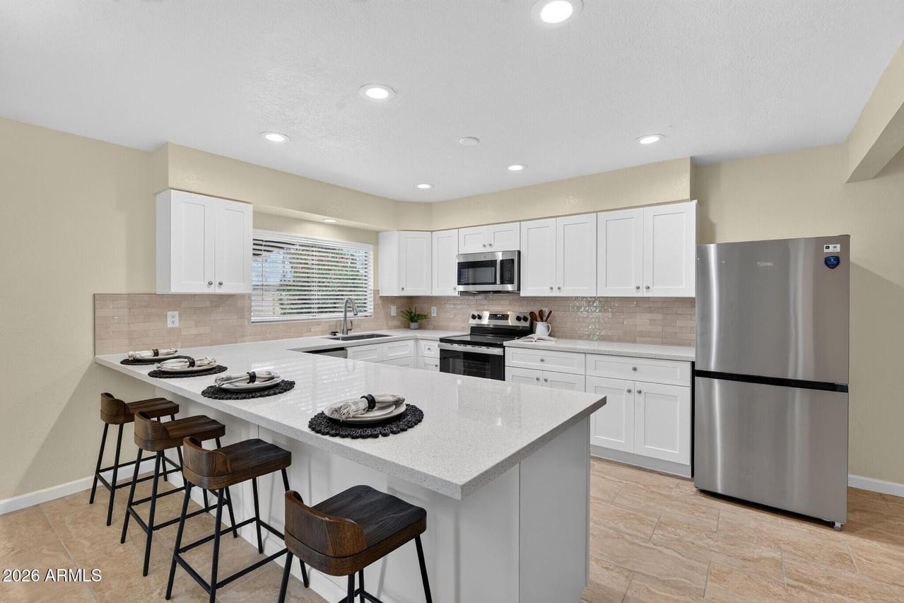 2214 S Cottonwood Dr., Tempe, AZ 85282