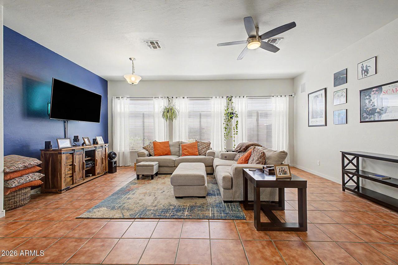 3901 E Carter Dr., Phoenix, AZ 85042