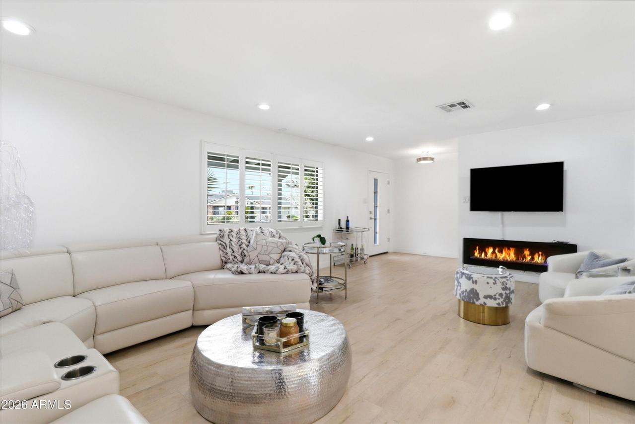 1708 E Mclellan Blvd., Phoenix, AZ 85016