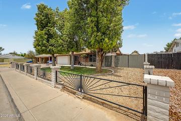 2214 E Holmes Ave., Mesa, AZ 85204