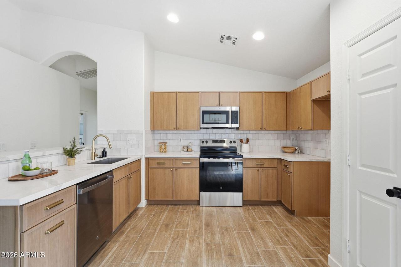 6126 E Roland St., Mesa, AZ 85215