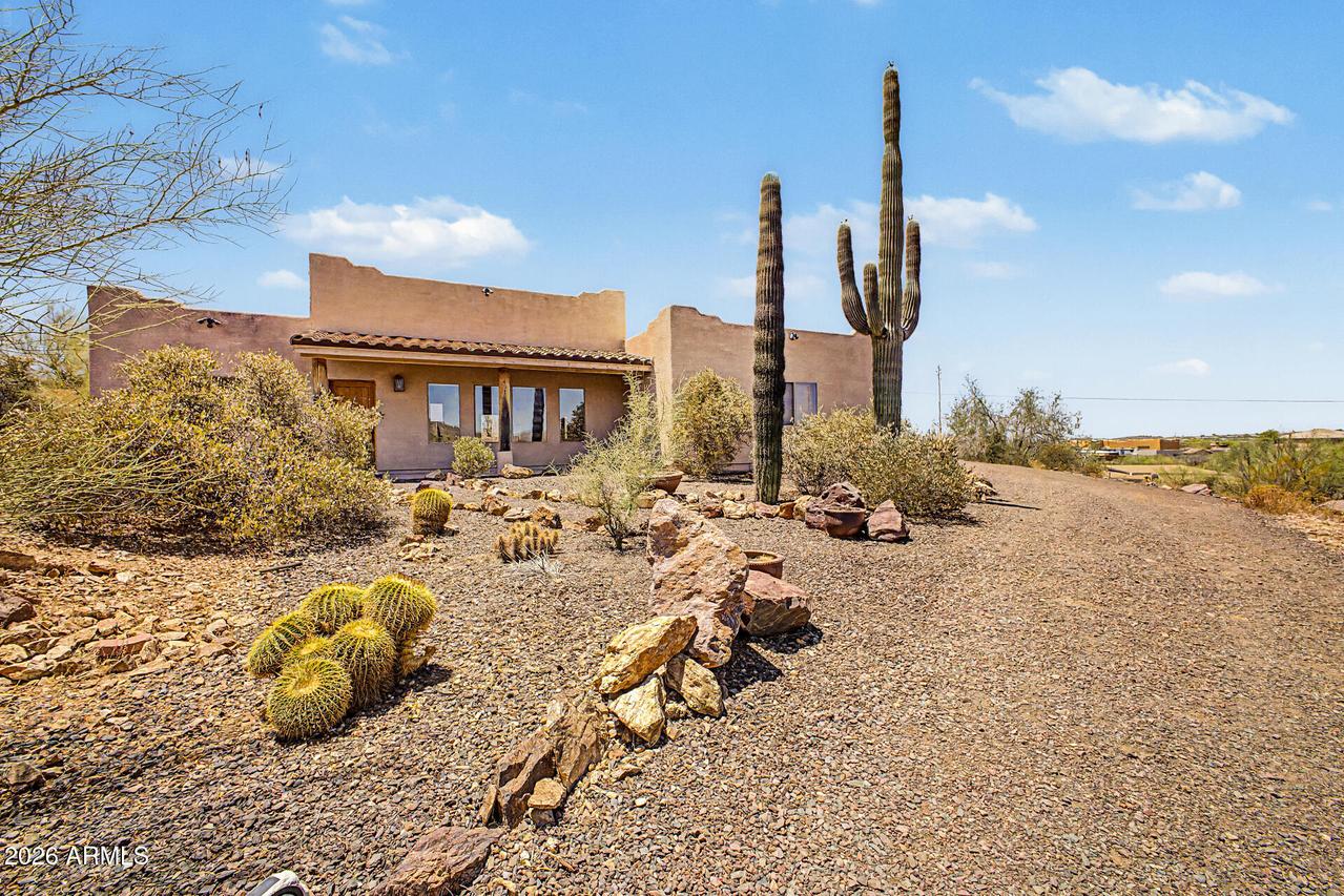 407 E Honda Bow Rd., Phoenix, AZ 85086