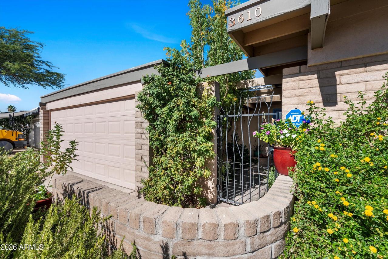 3610 E Sunnyside Dr., Phoenix, AZ 85028