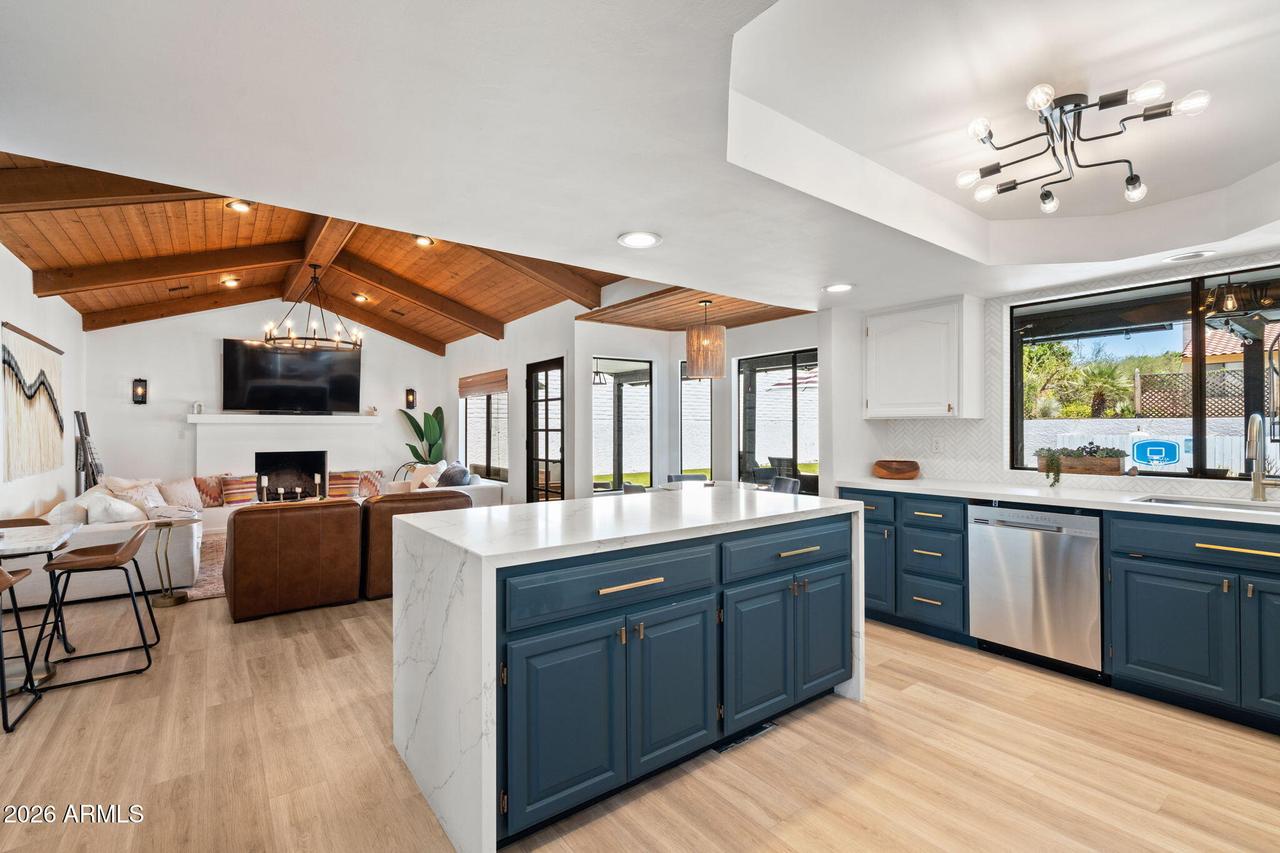 1015 E Country Gables Dr., Phoenix, AZ 85022