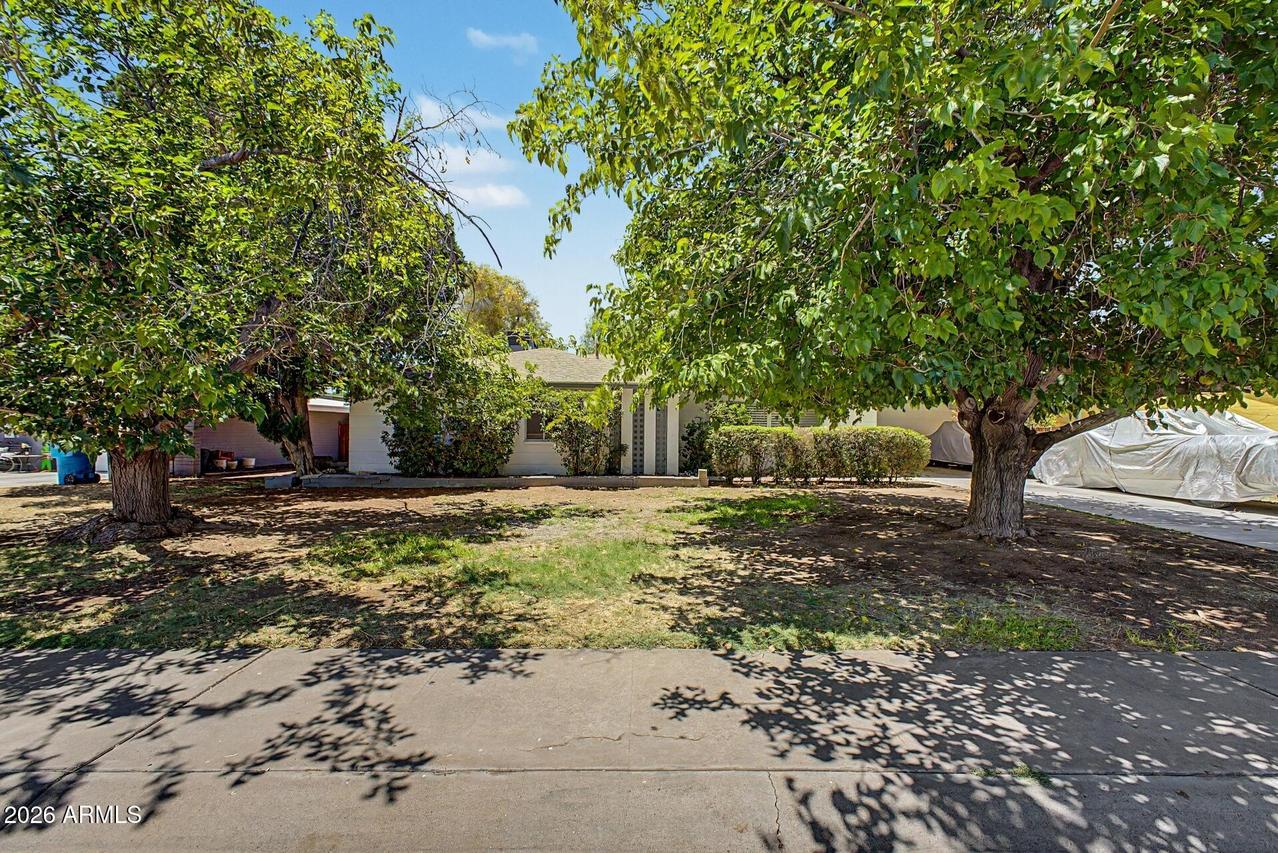 2210 W Meadow Dr., Phoenix, AZ 85023