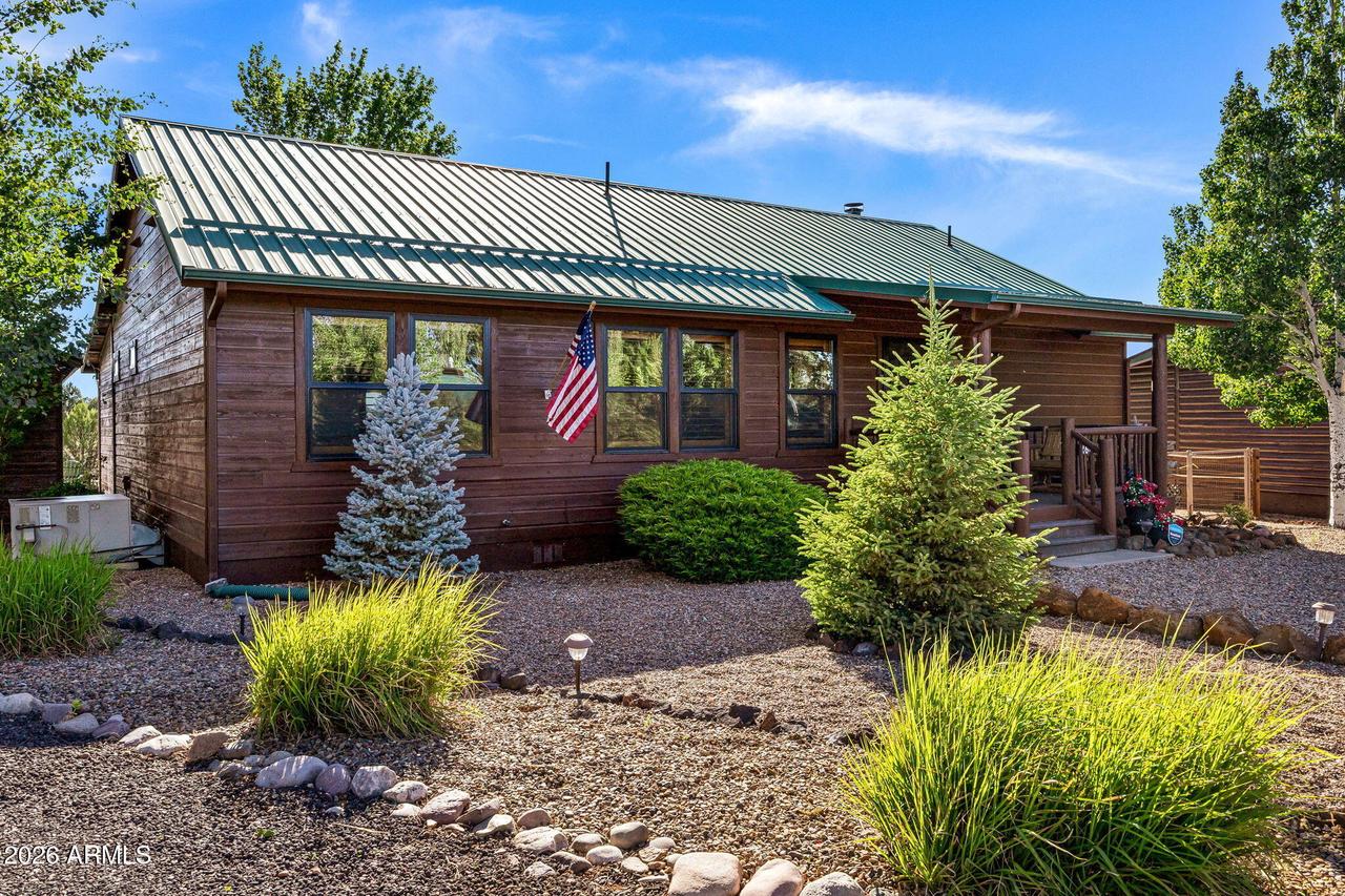 2660 Palomino Tr., Overgaard, AZ 85933